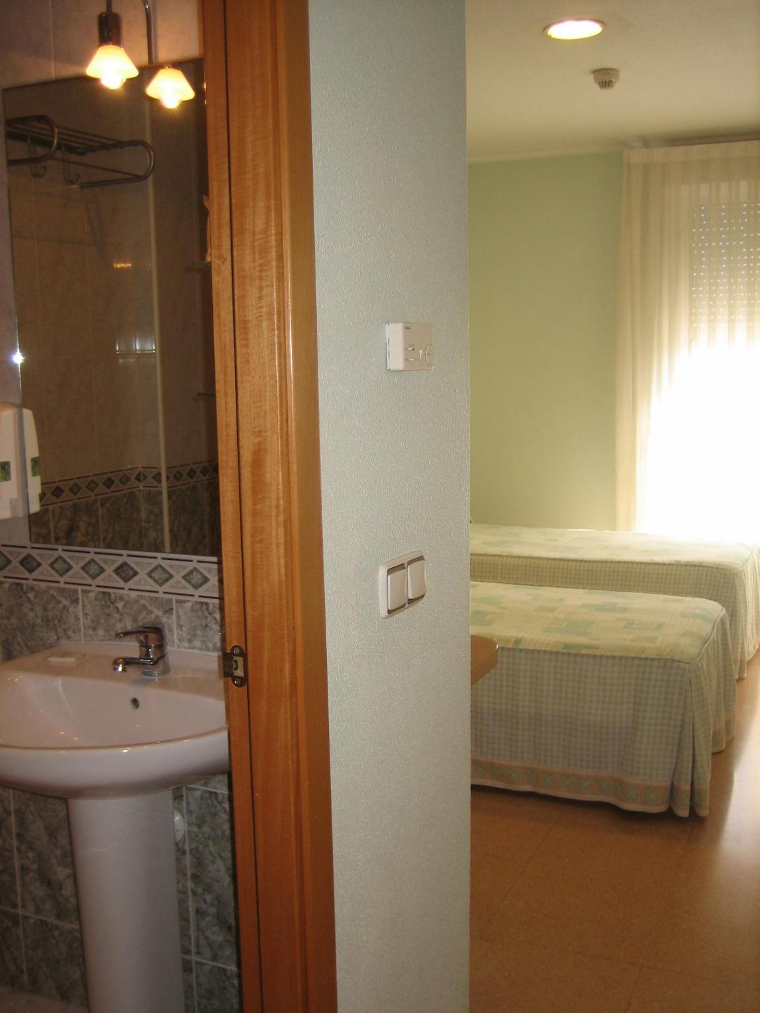 Hostal Madruga Elche Exterior photo