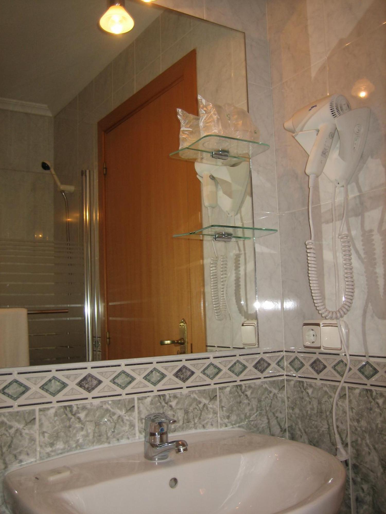 Hostal Madruga Elche Exterior photo